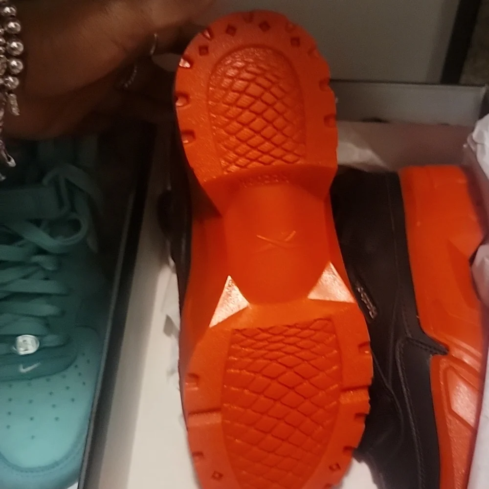 COPY - Reebok Cardi B - Picture 4 of 4